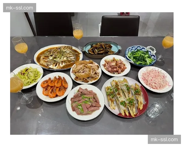 河北游泳队除夕夜训练局餐厅吃年夜饭,队友相伴温情 河北游泳队除夕夜训练局餐厅吃年夜饭,队友相伴温情